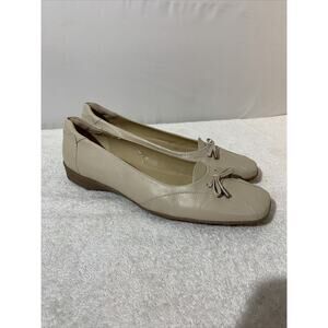 Easy Spirit Bone Colored Flats Loafers Womens Size 8.5